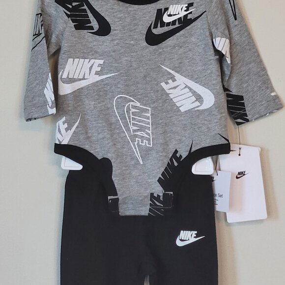 Nike Baby 2-Piece Bodysuit & Joggers Set - All-Over Logo Print - Sporty - Picture 13 of 16